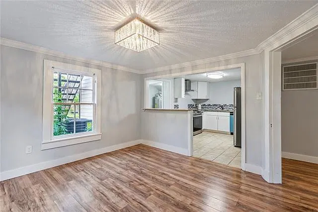 4 bed, 3.0 bath, 1933 sqft, $2,800 — Photo 3