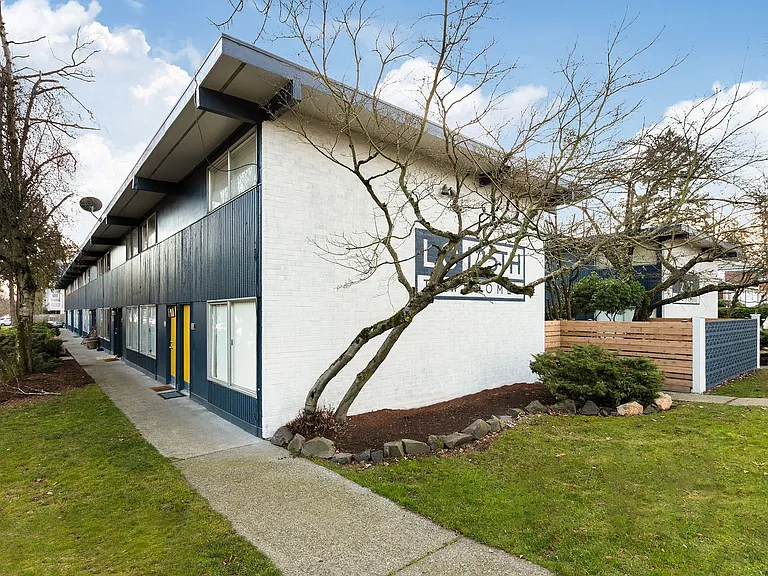 LC125th Townhomes — Photo 11