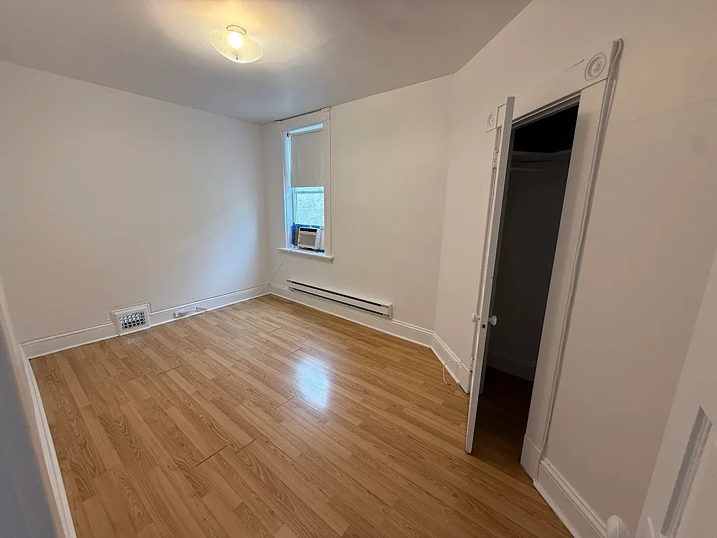 3 bed, 1250 sqft, $1,995 — Photo 4