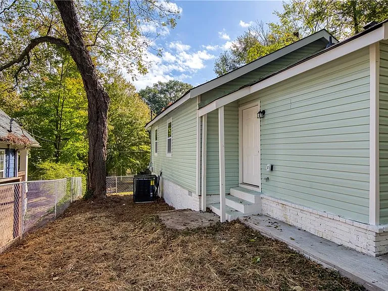 1015 Sims St SW — Photo 37