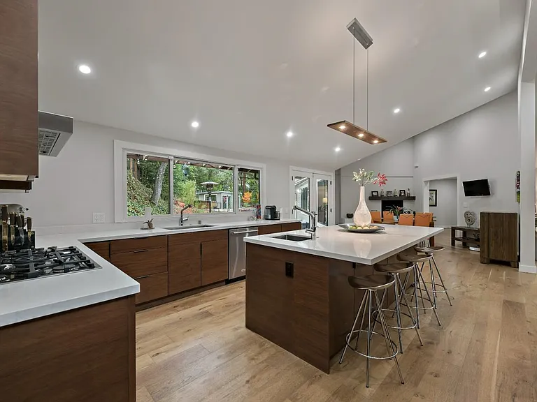 29 Eugenia Ln — Photo 14