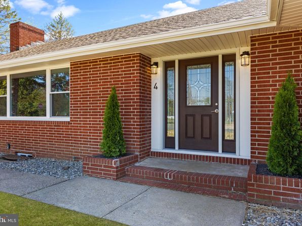 4 Vancza Dr, Columbus, NJ 08022