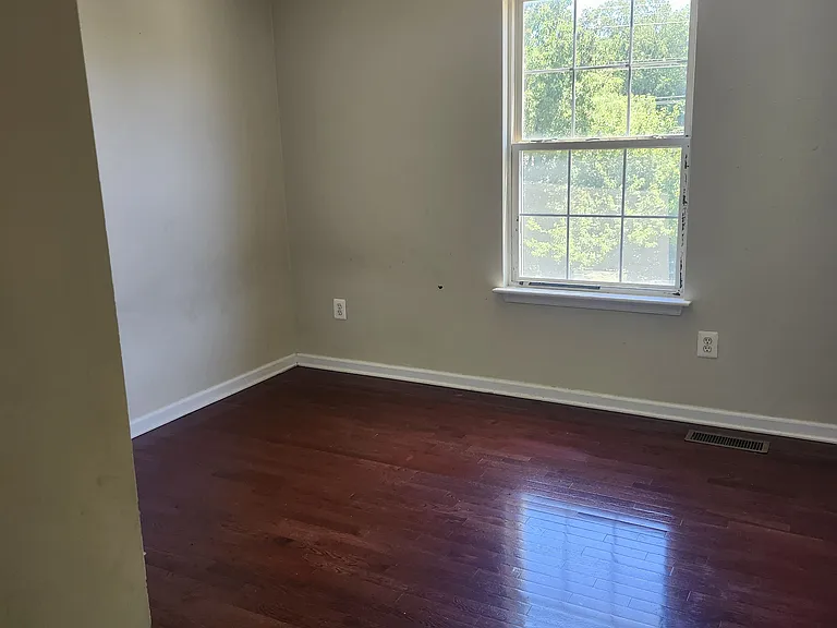 8 Pembroke Ln — Photo 15