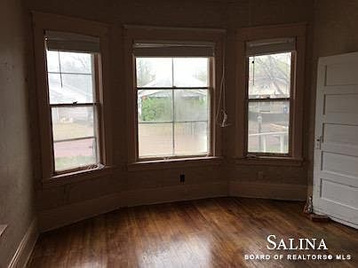 2nd image of 419 Charles St