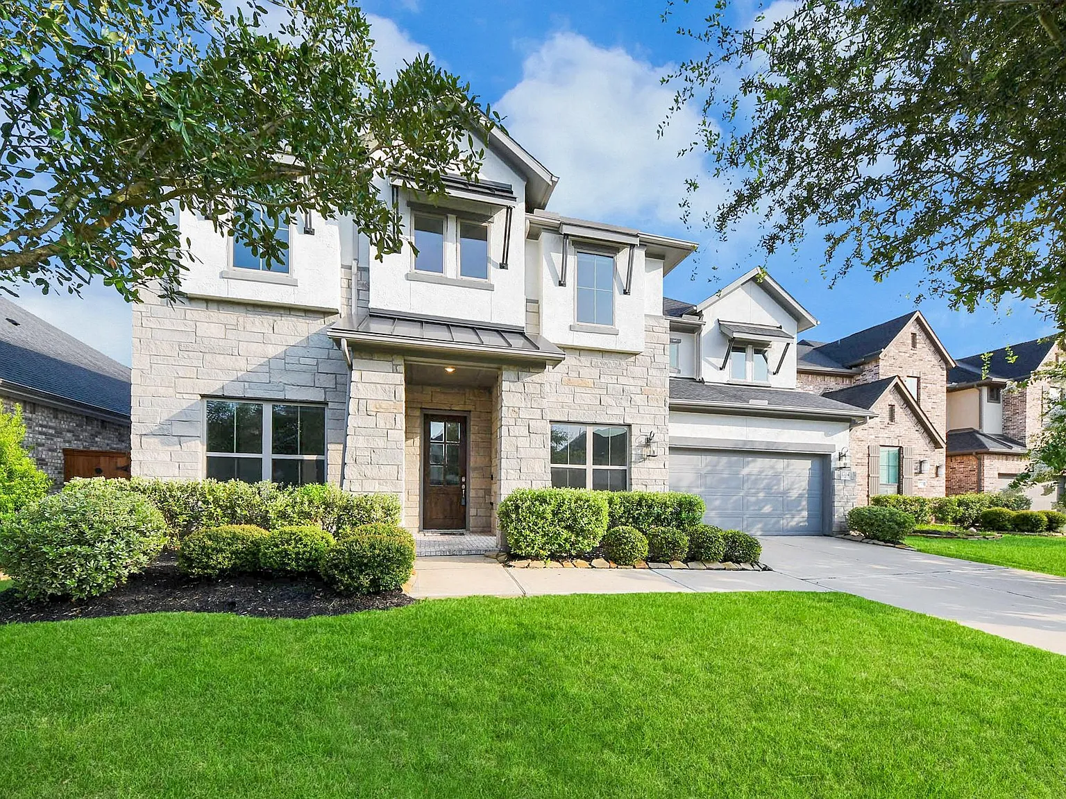 4 bed, 4.5 bath, 3722 sqft, $4,000 — Photo 2