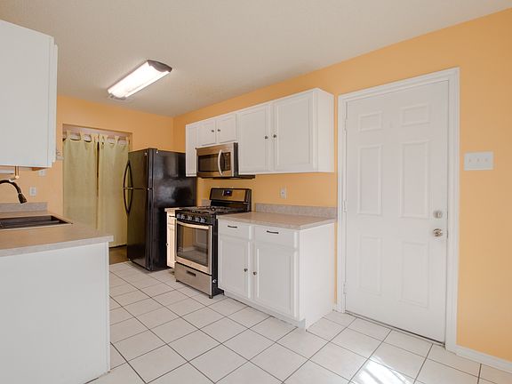 4th image of 2651 Anderson St