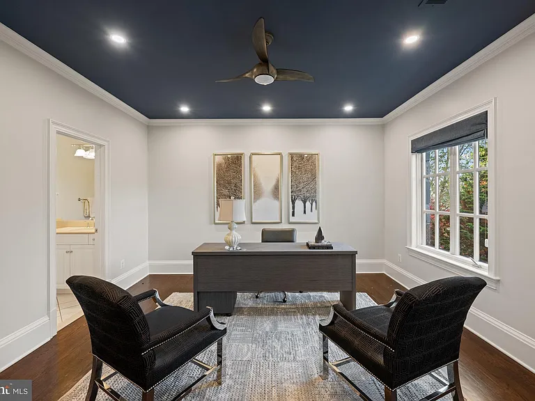 8305 Fox Haven Dr — Photo 40