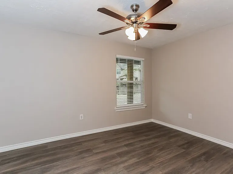 16310 Ulysses St — Photo 13