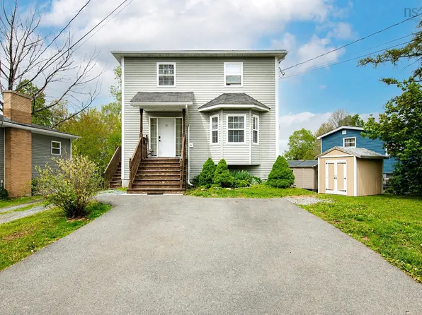 22 Hillcrest Ave, Lower Sackville, NS B4C 1X1