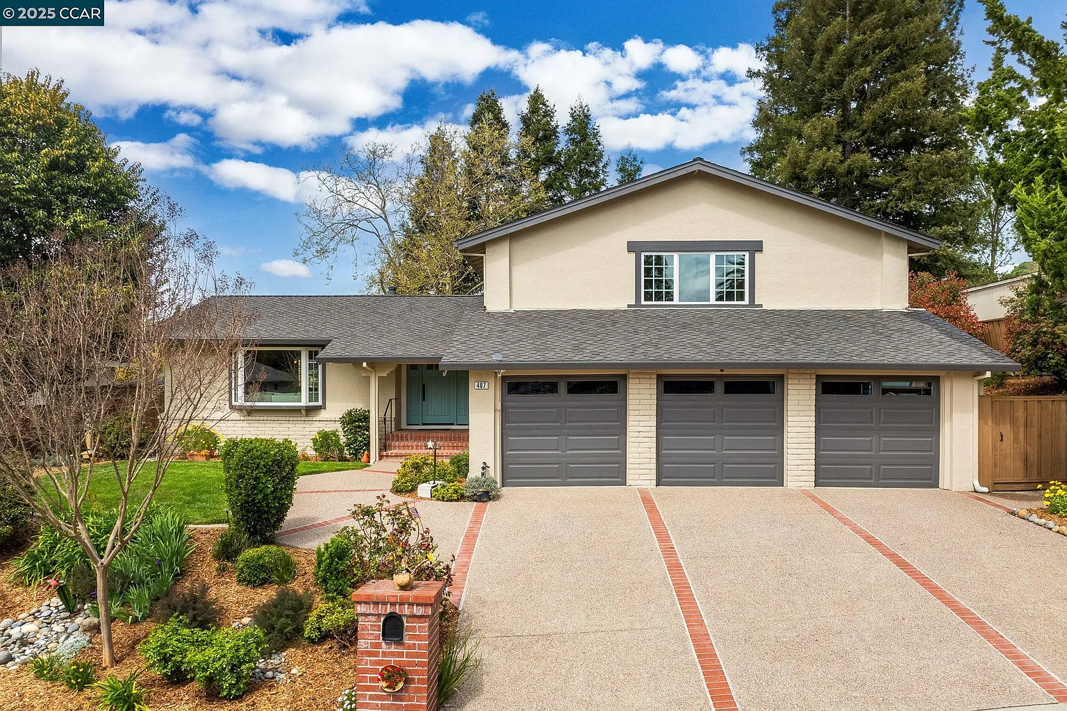407 Como Way photo 1