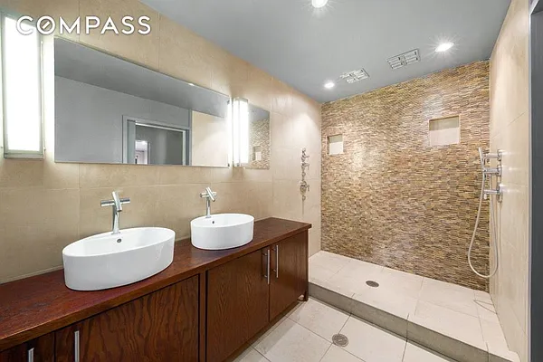 Rented by Compass | media 27