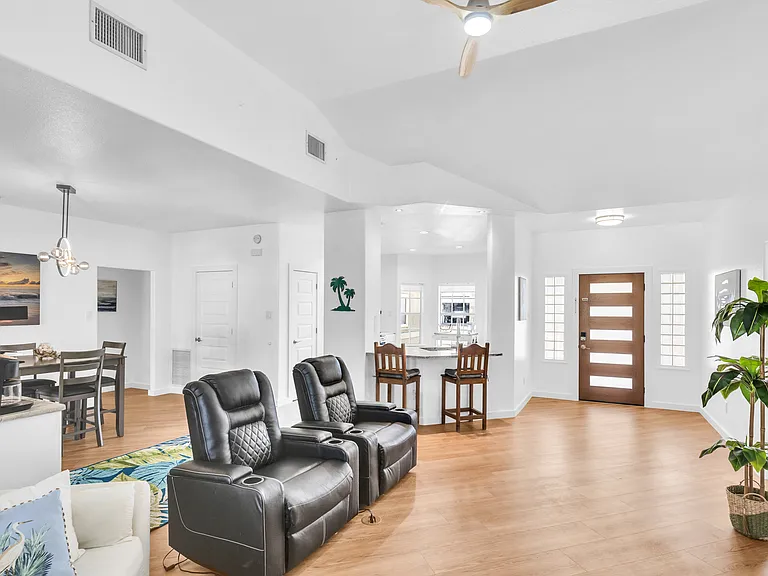 15829 Vincent Dr — Photo 10