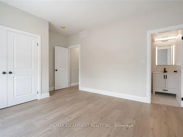 9 Munn St #A — Photo 12