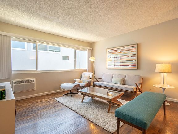 5th image of 6520 & 6530 De Longpre Ave #3