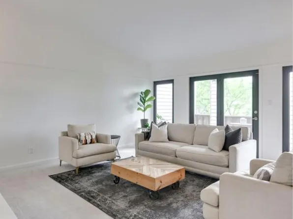 1126 County Road X APT 9A, Fremont, NE 68025