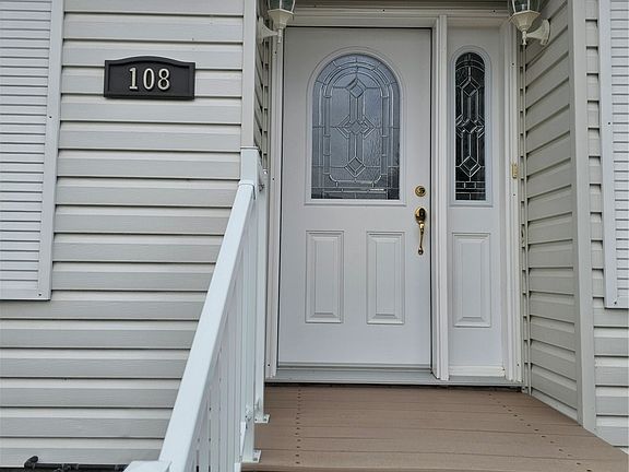 5th image of 108 9th Avenue W