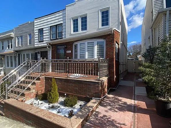 5911 60th St, Maspeth, NY 11378