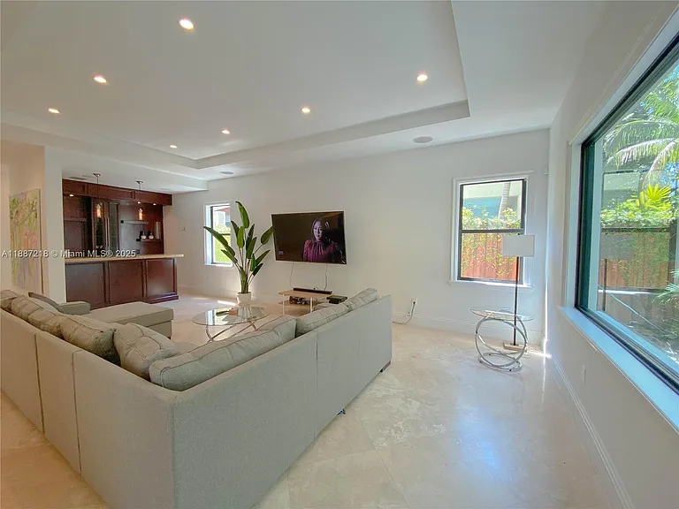 2561 Trapp Ave — Photo 8