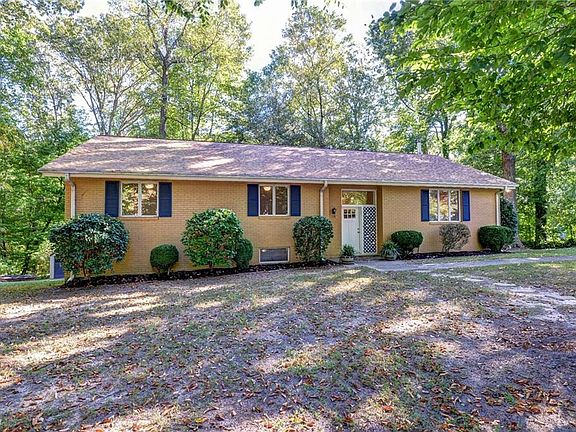 2nd image of 138 Yorkshire Dr