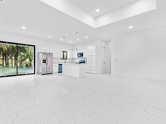 5th image of 2601 Karen Cir