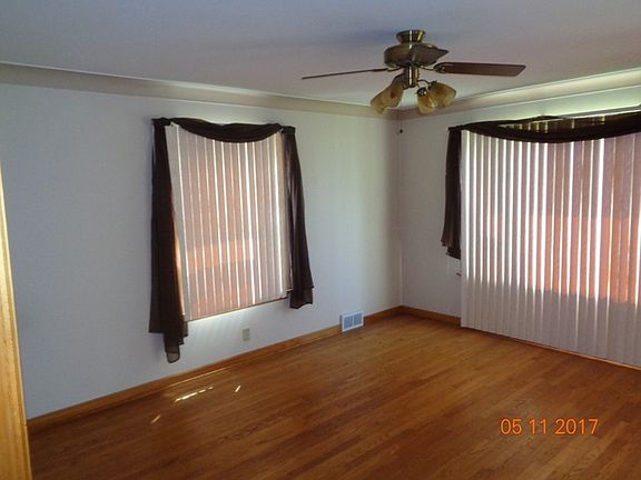 4th image of 448 E 161st Pl