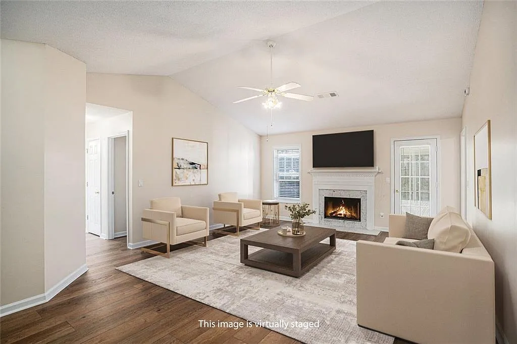 3 bed, 2.0 bath, 1727 sqft, $2,350 — Photo 4