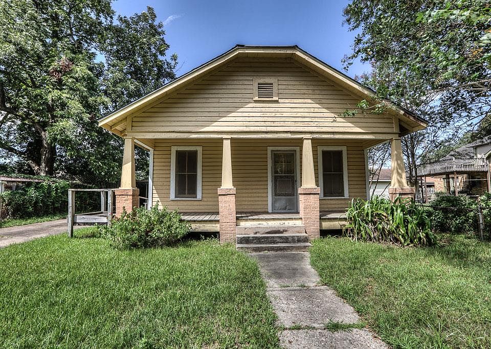 1st image of 111 Avenue F