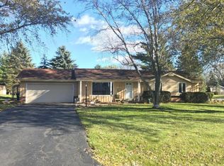 1422 Oak Dr, Hubertus, WI 53033