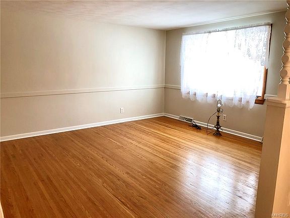 3rd image of 61 Kemp Ave