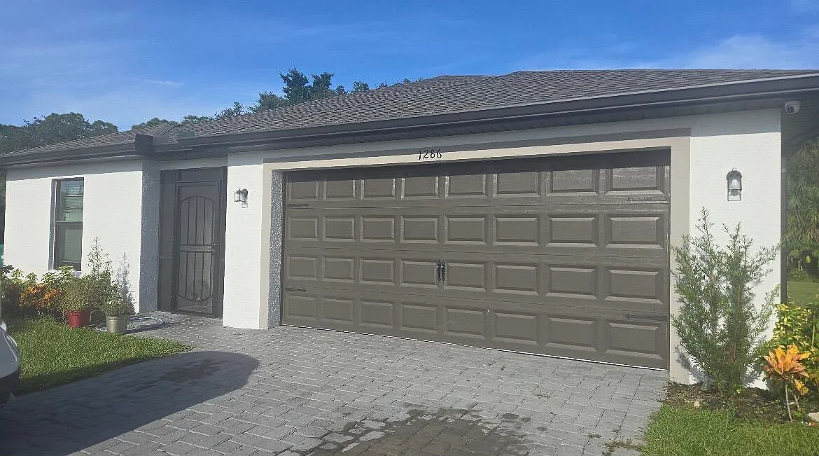 4 bed, 2.0 bath, 1843 sqft, $3,300 — Photo 2