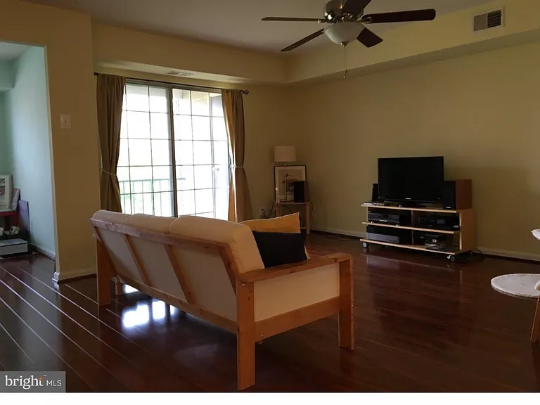 24 Hastings Dr #24 — Photo 2