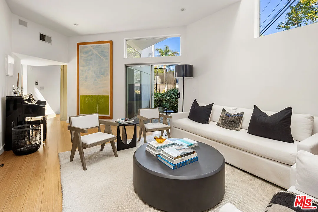3 bed, 4.0 bath, 1896 sqft, $15,000 — Photo 4
