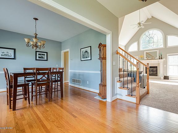 2nd image of 250 Marthas Ct