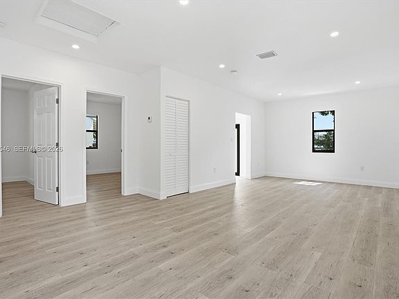 4th image of 4237 SW 7th St