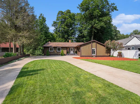 4901 Clearwater Ct, Norton Shores, MI 49441