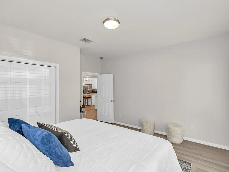3308 Castor St — Photo 29