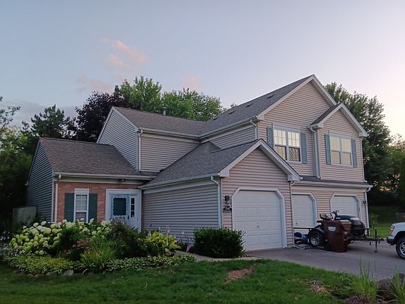 3rd image of 2545 Applewood Ln
