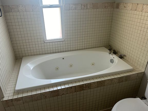 JACUZZI IN MASTER BATH