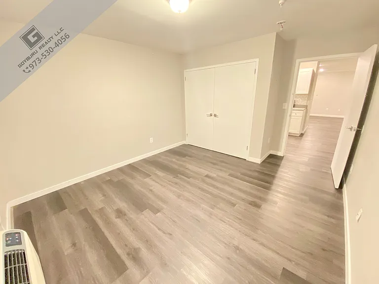 144 Fair St #206 — Photo 8