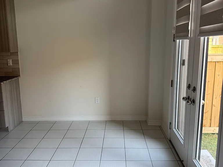 166 Auckland Dr — Photo 3