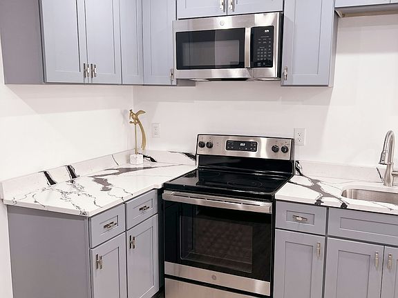 2nd image of 1007 N Mount St