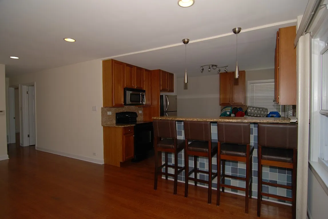 3 bed, 1800 sqft, $2,895 — Photo 3