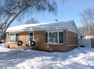 194 Lakeshore Dr, Crystal Lake, IL 60014