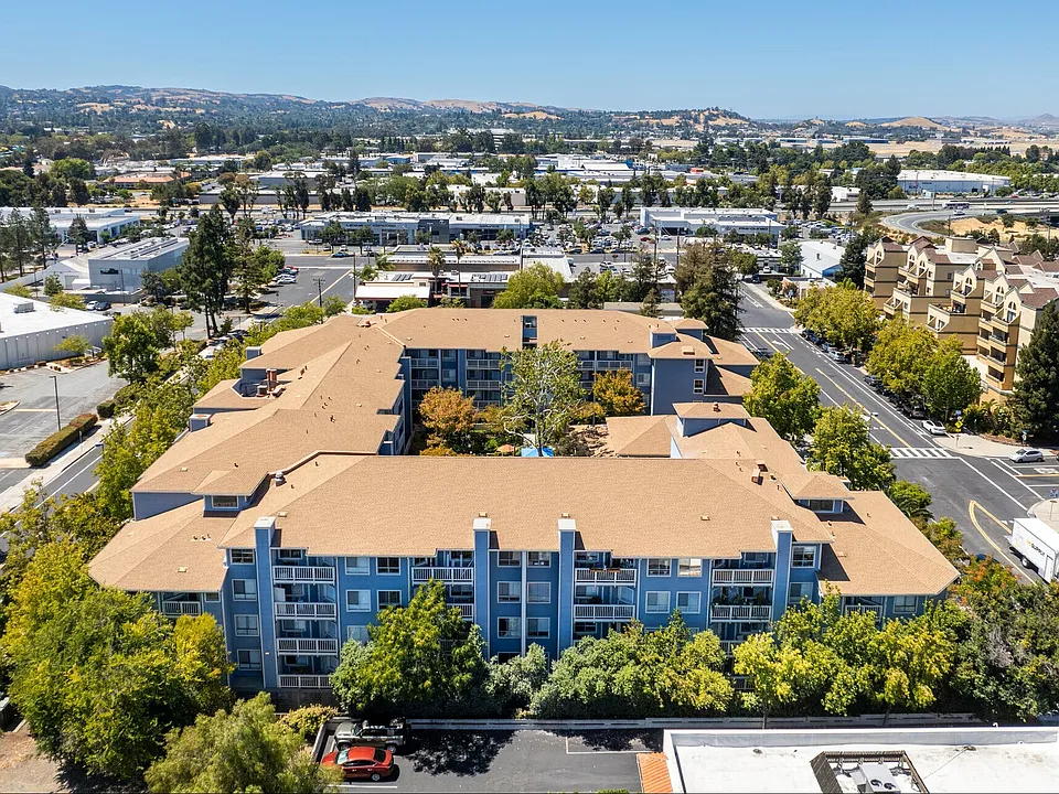 Located in the heart of downtown Concord, Carlton Concord offers a vibrant lifestyle designed for connection and ease. As the only standalone Independent Living community in the Carlton family, it combines the flexibility of apartment living.