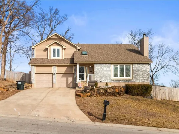 202 SW 25th St, Oak Grove, MO 64075