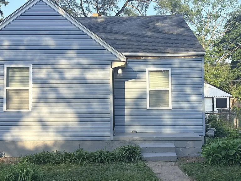 Glastonbury Rd — Photo 1