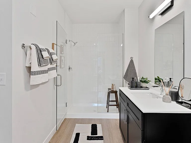 Metro 19 Apartments — Photo 13