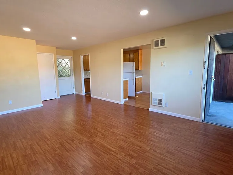 Juana Ave-475 — Photo 5