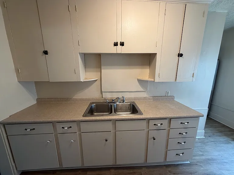 155-157 E Judson Ave — Photo 2