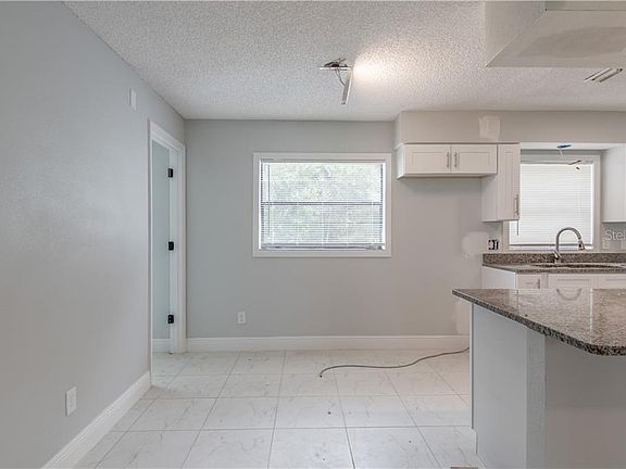 4th image of 3223 Sawyer Cir